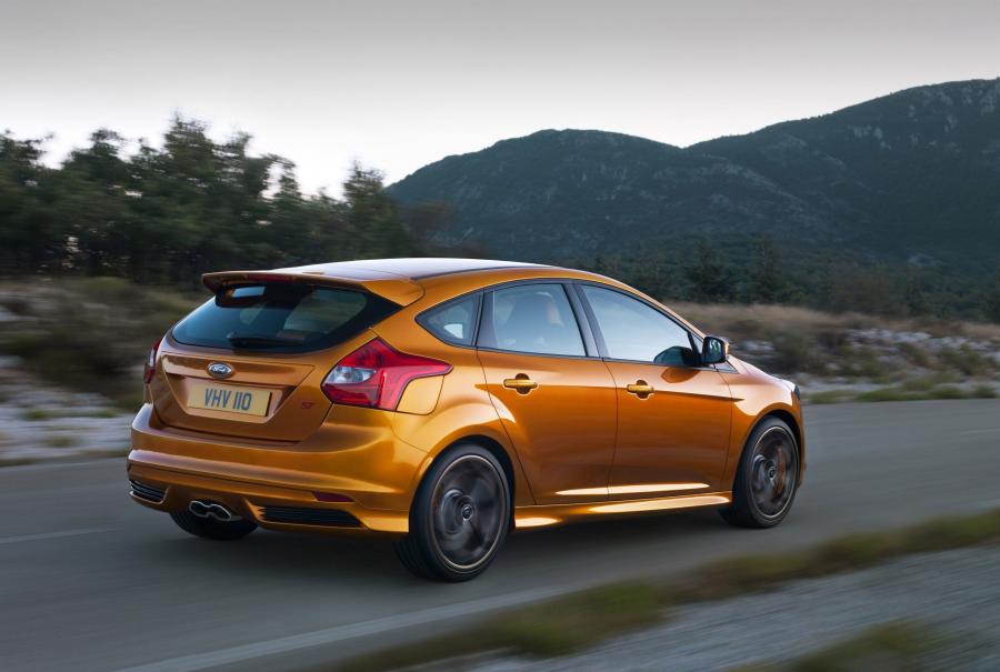  Ford Focus ST 2010 года  (фото 19 из 46)